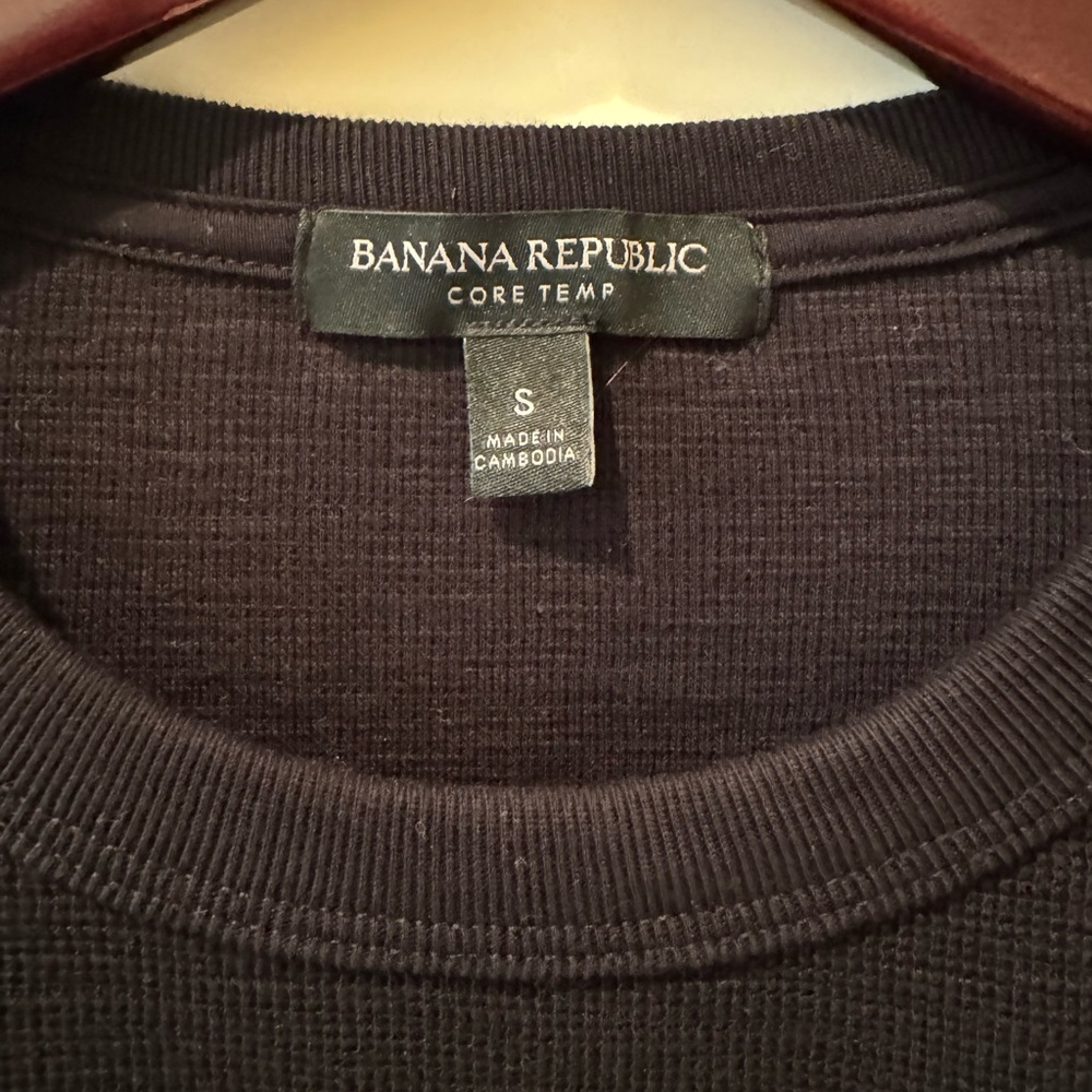 BANANA REPUBLIC Men’s Small core temp layering sweater in Black